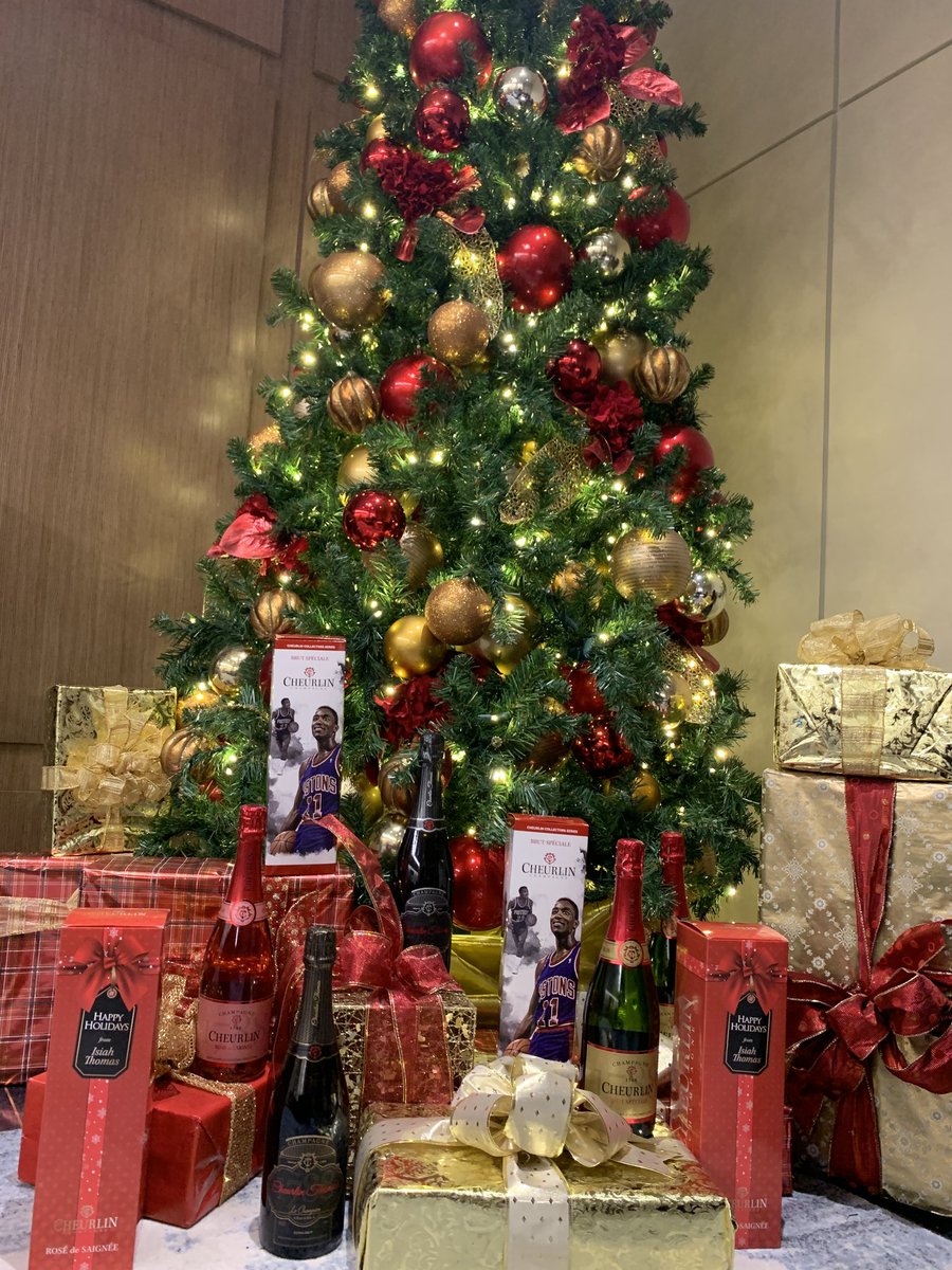 IsiahThomasNews's tweet photo. .@IsiahThomas the IT Cohorts are ready to celebrate the holidays with your Champagne @Cheurlin1788. Visit https://t.co/dGfJA9KLTa #wine_com #meijers #krogers #plummarket to create your #cheurlinmoments
#youearnedit #drinkresponsibly https://t.co/bI1MQFKIIi