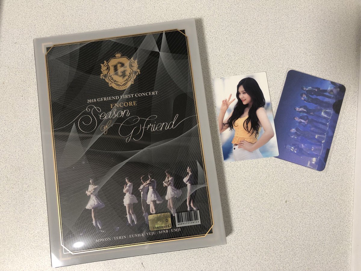 yerina10006220's tweet photo. 買ってもう10日ぐらい経ちますが、
先日渡韓した際に
Season of GFRIEND ENCORE Blu-ray
買いました！😊
ライブ3h+メイキング1hと見ごたえ抜群だし、何より内容が最高だし、やっぱりヨチン最高すぎて最後ウルウルでした🥺
ちなみにフォトカードはオムジでした！！
#GFRIEND
#SeasonofGFRIEND https://t.co/EC3gJyBex4