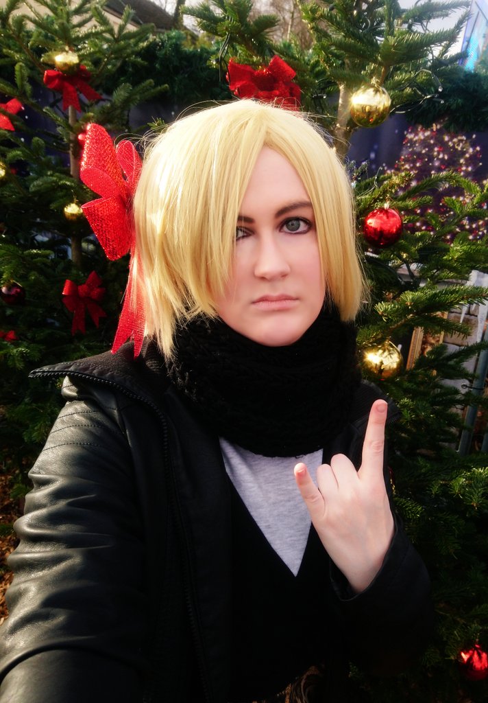 Und hiermit sind wir an Heilig Abend bei der letzten Vorstellung angekommen 🌲🎁 🎅
Sarah spielt aktuell noch Deku; in der kommenden Saison bringt sie den ebenso liebenswerten Yuri Plisetsky auf die Bühne ☺️
Wir wünschen euch schöne Feiertage und sehen uns nächstes Jahr 🥂