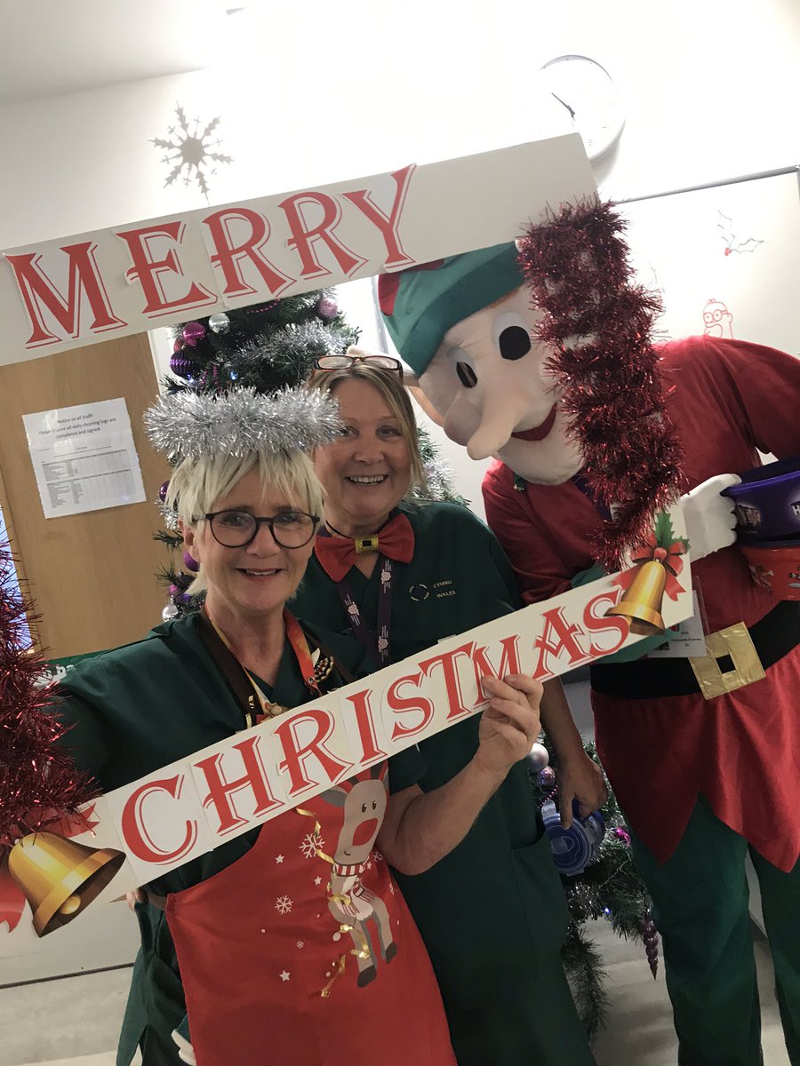 MerthyrVH's tweet photo. Elfis and his helpers spent Christmas Eve at Prince Charles Hospital visiting the children wards with goodies and handing out treats to all around the hospital #RandomActsOfChristmasKindness https://t.co/nP8WR3aggS