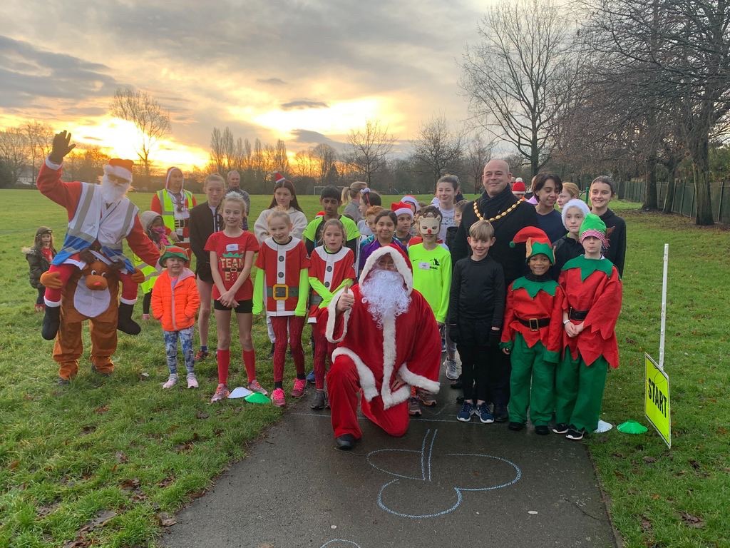 There were two very special guests at Wednesfield junior parkrun’s 200th event last Sunday, the deputy Mayor and Father Christmas himself! #loveparkrun