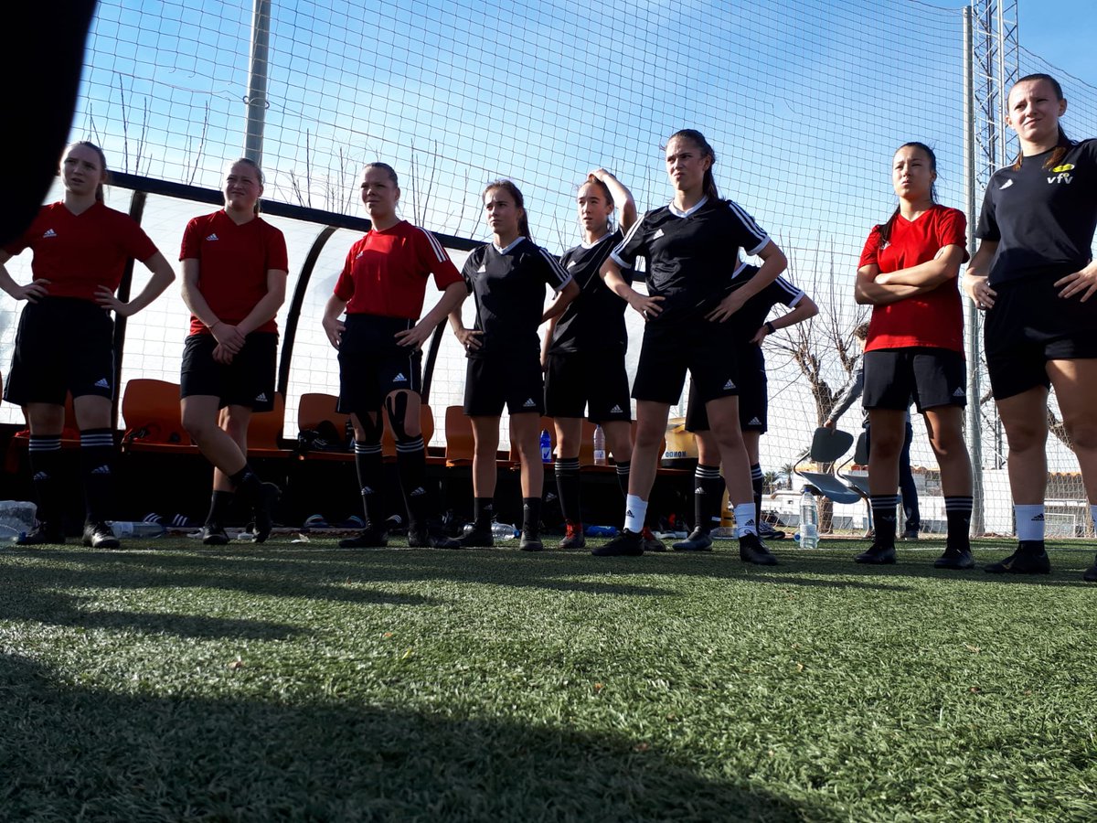 Voetbal_VL's tweet photo. Onze Yellow Flames op winterstage in Valencia C.F ! 💛 Lees meer ➡️ https://t.co/ah6kaBB7ZS #VoetbalVlaanderen #meisjeskunnenhetook #yellowflames https://t.co/lKcEca3LIo