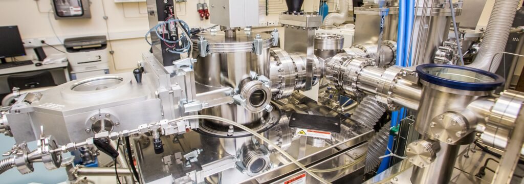 Физтехи научились синтезировать атомно-тонкие пленки дисульфида молибдена (MoS₂) на площади до нескольких десятков квадратных сантиметров. Они показали, что структурой MoS₂ можно управлять путем изменения температуры синтеза.

zanauku.mipt.ru/2019/12/23/ple…