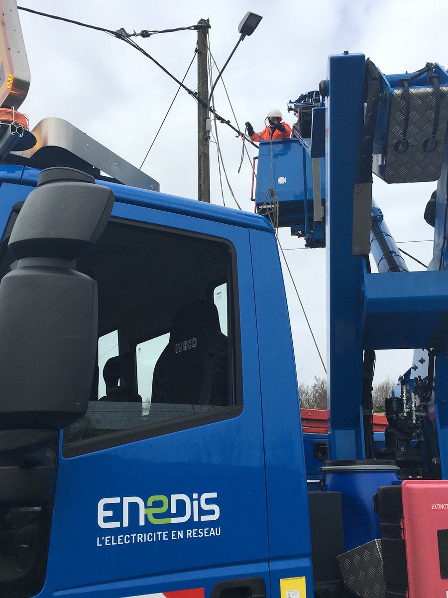 En fin de matinée, moins de 500 clients sont privés d’électricité suite au passage de la #tempetefabien Enedis reste pleinement mobilisée pour que l’ensemble de nos clients puissent profiter des fêtes de Noël en toute sérénité. #servicepublic