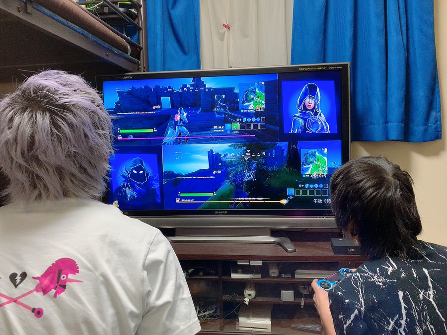 フォートナイト 画面分割の最大人数は2人まで 画面4分割はできない 画面分割のやり方 Fortnite