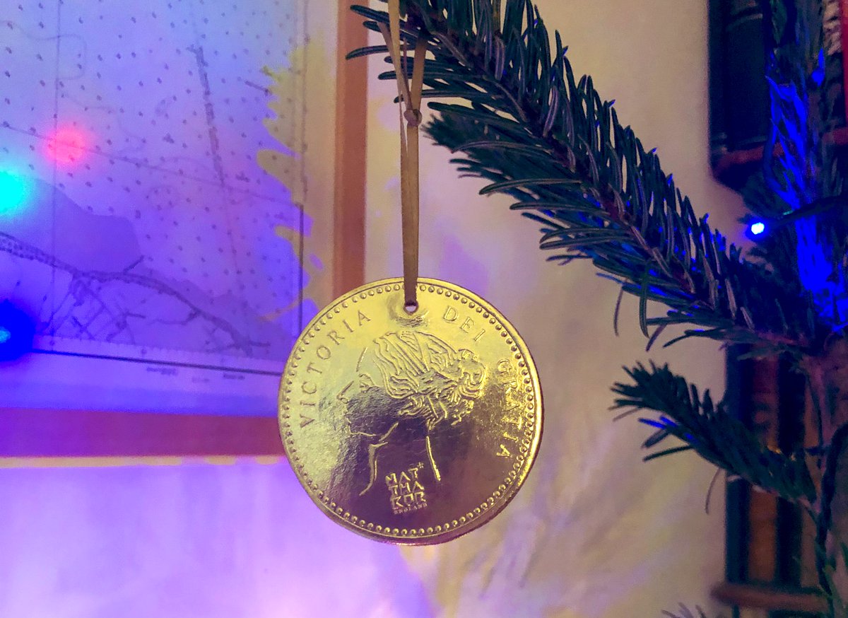 Christmas decorations for numismatists - a (suspiciously gold, not copper) Victorian halfpenny for your tree #numismatics #TreeDecoration #MerryChristmas