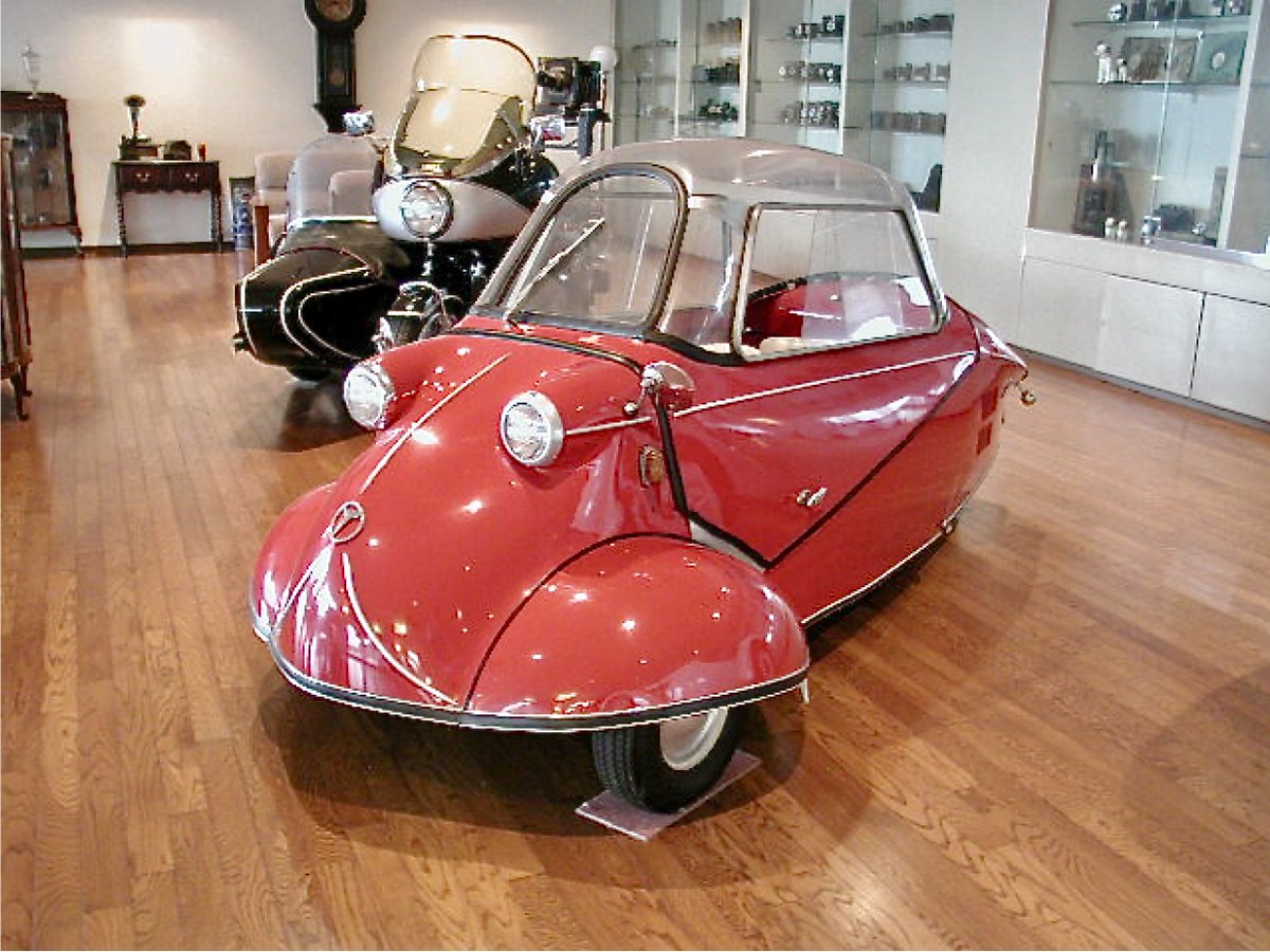 messer_heinkel's tweet image. そのむかし長崎市内の老人ホーム鶴舞苑Ⅱの玄関ホールには、メッサーシュミットKR175やイセッタ、BMWの二輪が展示されてましたが…今はどうなっているのかな？