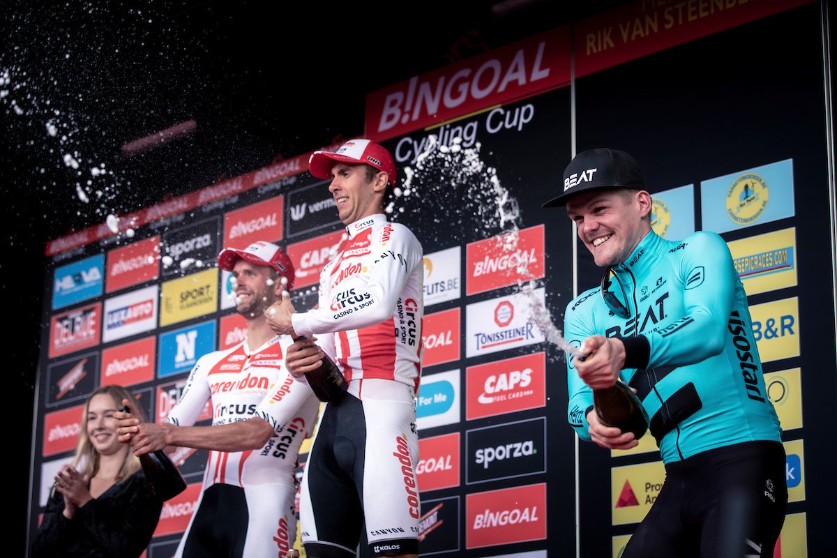 LottoBelgiumCup's tweet photo. Happy Holidays from all of us at #BingoalCyclingCup! 🎄🎉 Here's to many more unforgettable moments like these! 🥂
📸 #Kramon https://t.co/1nmLzexYxk