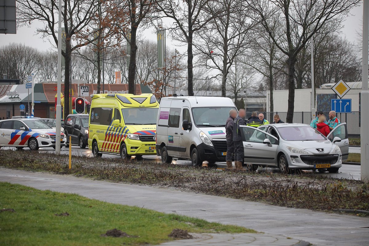 Vrouw gewond bij ongeval op de Noorderhogeweg in Drachten -.
