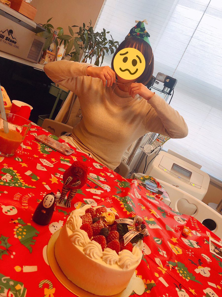 20年来の友達とのクリスマスパーリーだったので、夜鍋して飾り作って、はしゃぎ倒した胃袋しんだ。 