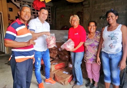 mippci_ven's tweet photo. #24Dic|📢 ¡LA ETIQUETA DEL DÍA! ⏩ #NavidadesEnVictoria 

El pueblo venezolano disfruta en familia de sus navidades alegres, con la voluntad de ser libres, soberanos e independientes. https://t.co/S1eW6qcKfa