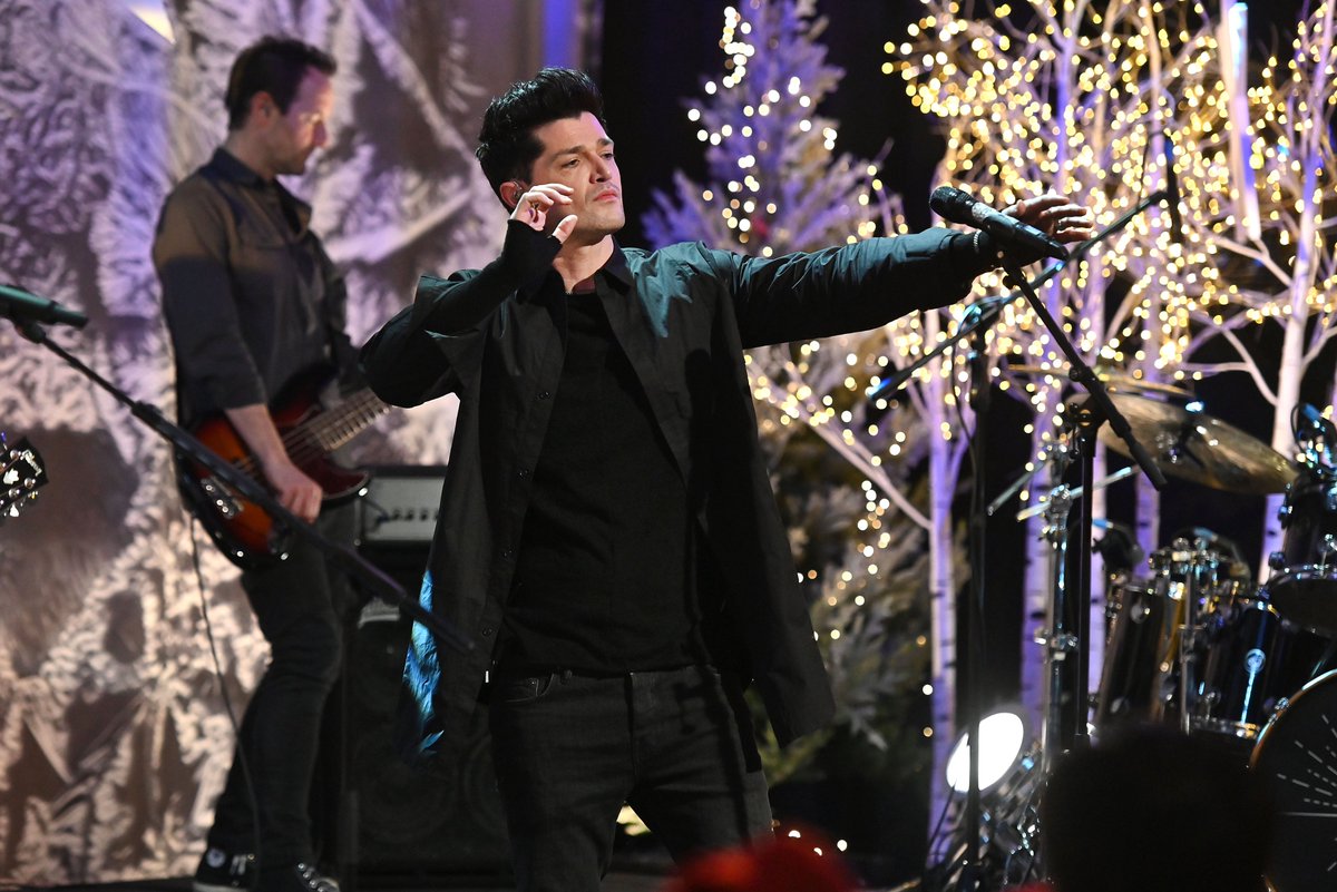 thescript's tweet image. Remember! We'll be on your television screens tomorrow for Christmas #TOTP! Tune in to @BBCOne from 11:35am 🎄✨
