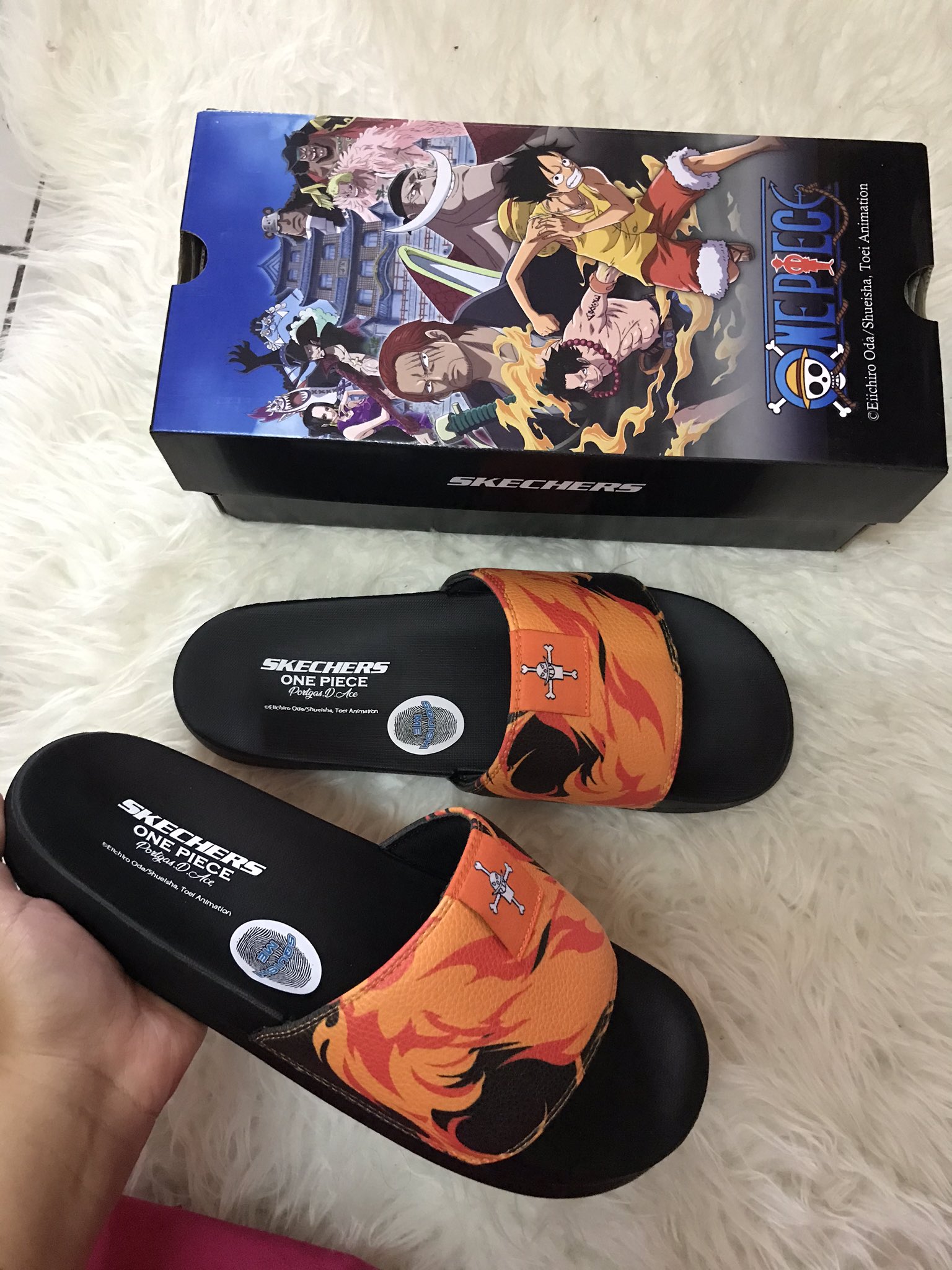 skechers slides one piece