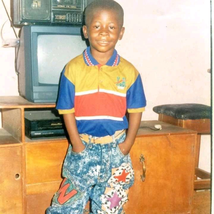 Boxx__Tv's tweet photo. These pictures explains how u grew from a boy to a grown up man... See person pikin 😂😂😂😂😂
Happy birthday 👑 @crazeclown more life Bro 🎉🎉
#ChristmasEveEve #fineblvckboy https://t.co/NqhORXPOae
