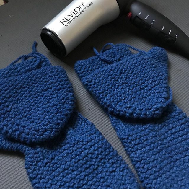 ReBellegirls's tweet photo. Holiday knitting pro tip- a hair dryer on cool will take hours (if not days) off your blocking time. Just in case you have those chunky projects that you waited to the last minute to wash and block.
#lyslove #knittingtips #knittersofinstagram #knittersof… https://t.co/zegMyaPq0l https://t.co/AbumFp2zz0