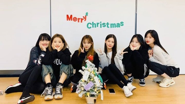 gidlesaranghae_'s tweet photo. Merry Christmas Eve Neverlands and All Kpop fans 😍😍😍

#G_IDLE #G_I_DLE #GIDLE #STANGIDLE #LOVE #MERRYCHRISTMAS #CHRISTMASEVE #SOOJIN #SOYEON #SHUHUA #MIYEON #MINNIE #YUQI #4MINUTE #BTOB #PENTAGON #CLC https://t.co/1eTxzGm265
