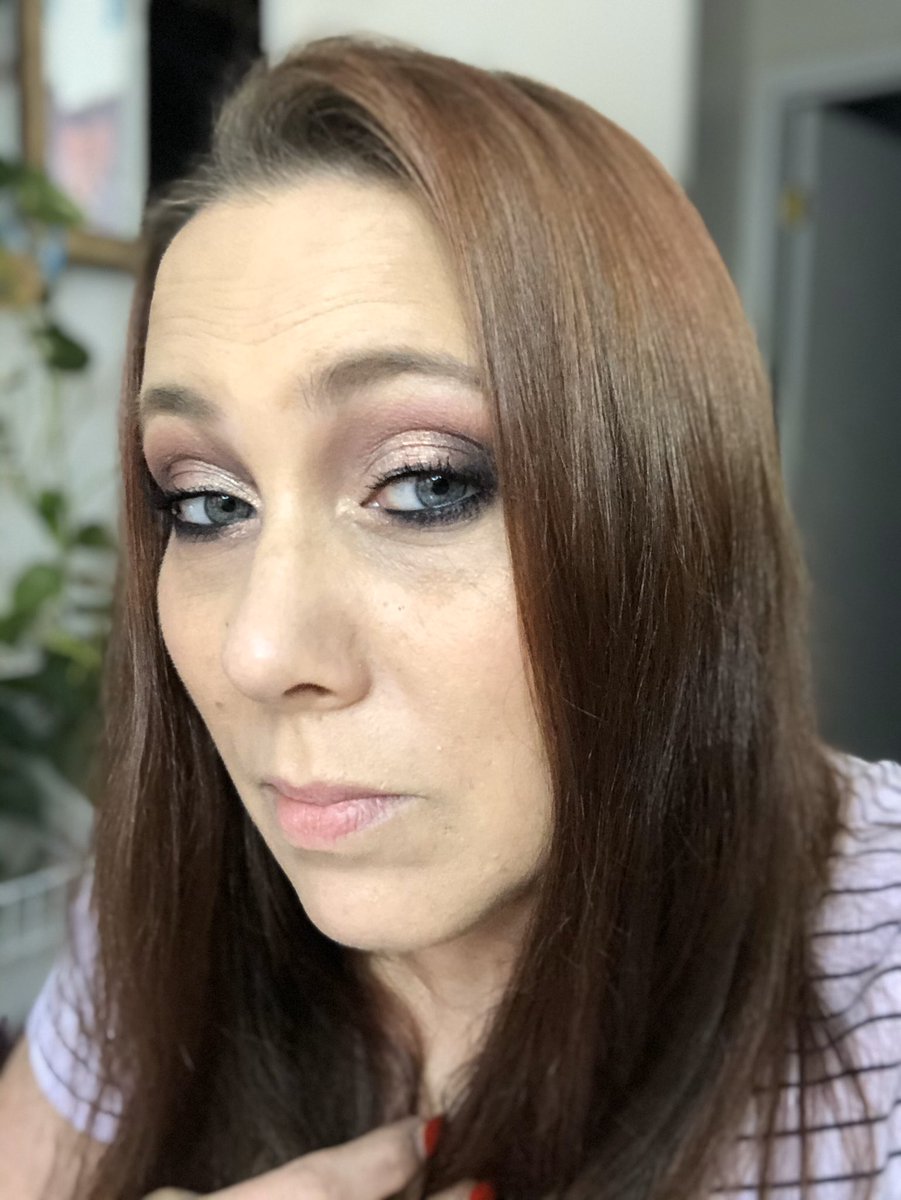 bbaker172's tweet image. Ok, so that @kyliecosmetics eyeshadow pallet I got during the @ultabeauty sale was the best makeup purchase so far!! #PinkIsMyColor #MerryChristmasToMe!!