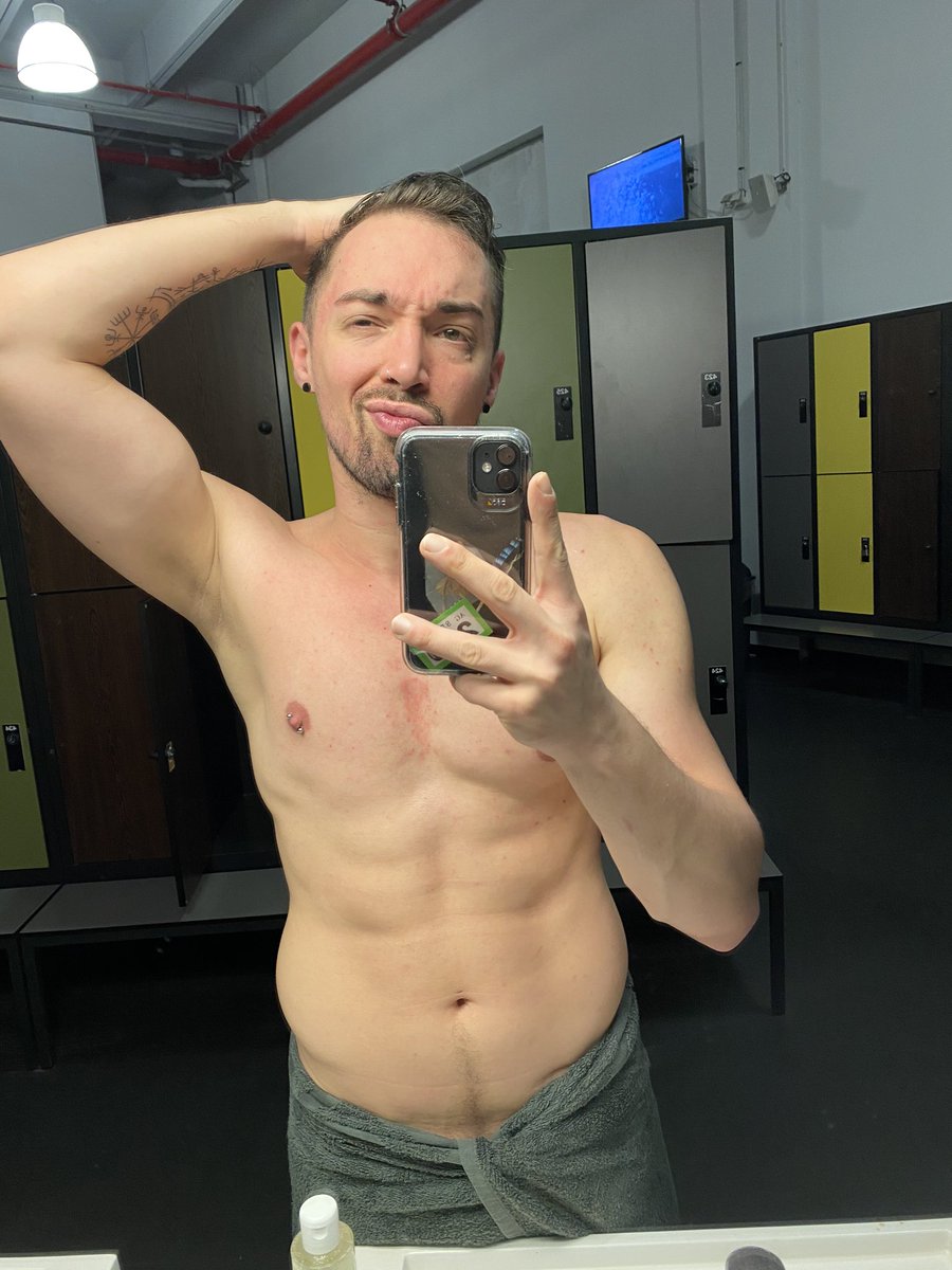 Juli10204's tweet photo. Body vs Face #bodyface #gay #gaytwitter https://t.co/5aYGNypNWI