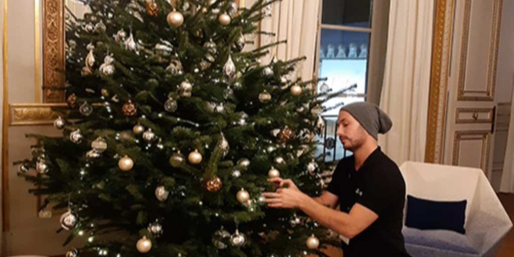 Tout en posant la touche finale, nos décorateurs vous souhaitent un très beau Noël !
lesjardinsdegally.com
#MerryChristmas #noel #christmas