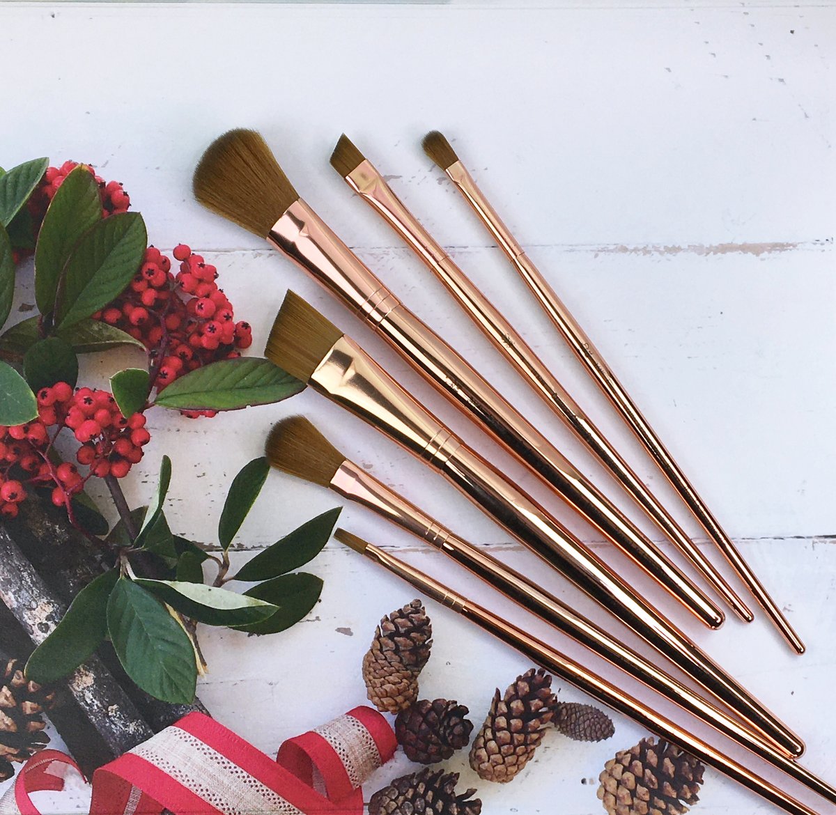 Upgrade your craft brushes with our Crafter's Choice Pro brush line! Find these <a href="/hobbylobby/">Official Hobby Lobby</a> and other select stores that sell arts and crafts supplies.
#royalbrushart #crafterschoiceprobrushes #craftbrushes #giftideas