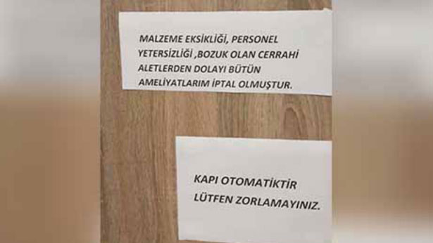 Çerkezköy Devlet Hastanesinde görevli olan bir doktor, muayenehanesinin kapısına öyle bir yazı yazdı...
Sağlıkta devrim diyenlere bunu gösterin yeter..