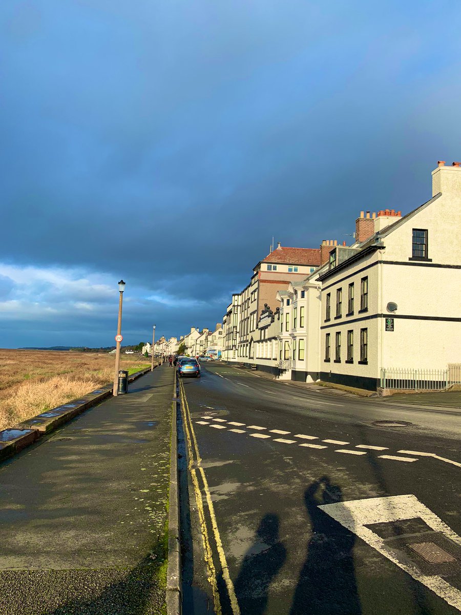 drewpovey's tweet photo. Merry Christmas Eve, Twitter! 🎄🎅🎁 All the way from glorious Parkgate. Enjoy the excitement of the day before! 
#ChristmasEve #TheBigBuildUp 
#EnjoyTheMoment https://t.co/zn3Fh0g2dH