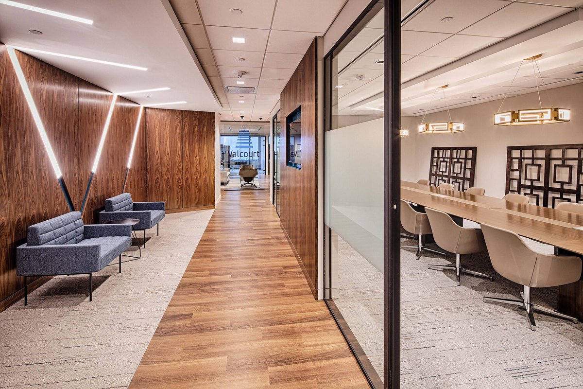 dbiarchitects's tweet image. #Texture plays a huge role in creating engaging #dynamicspaces. #DBI uses #reclaimedwood, #tile & glass, in contrast & interplay, to generate intriguing #workspace that increase #productivity and #employeeretention. #workplace #workplacedesign #ArchitcturalDesign #InteriorDesign