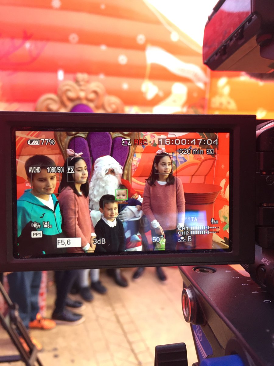 Las cámaras de La Rambla Televisión, Ik-Conecta, en la visita de Papá Noel a La Rambla. 
Ya lo puedes ver en la Televisión de nuestro pueblo y para toda la comarca.
