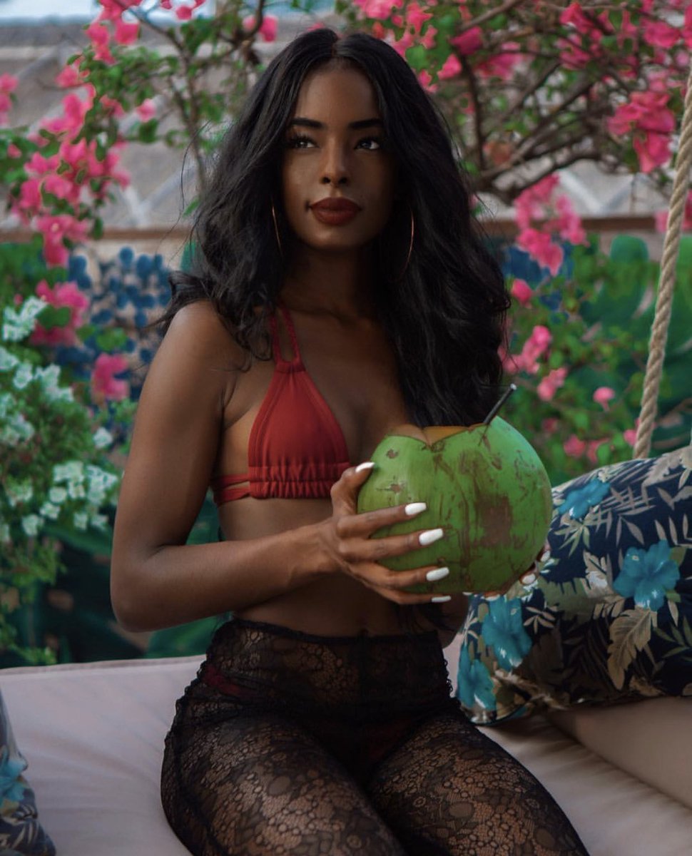 MissMeganMilan's tweet photo. Brown skin and bright colors! https://t.co/8JsTJcS3gL