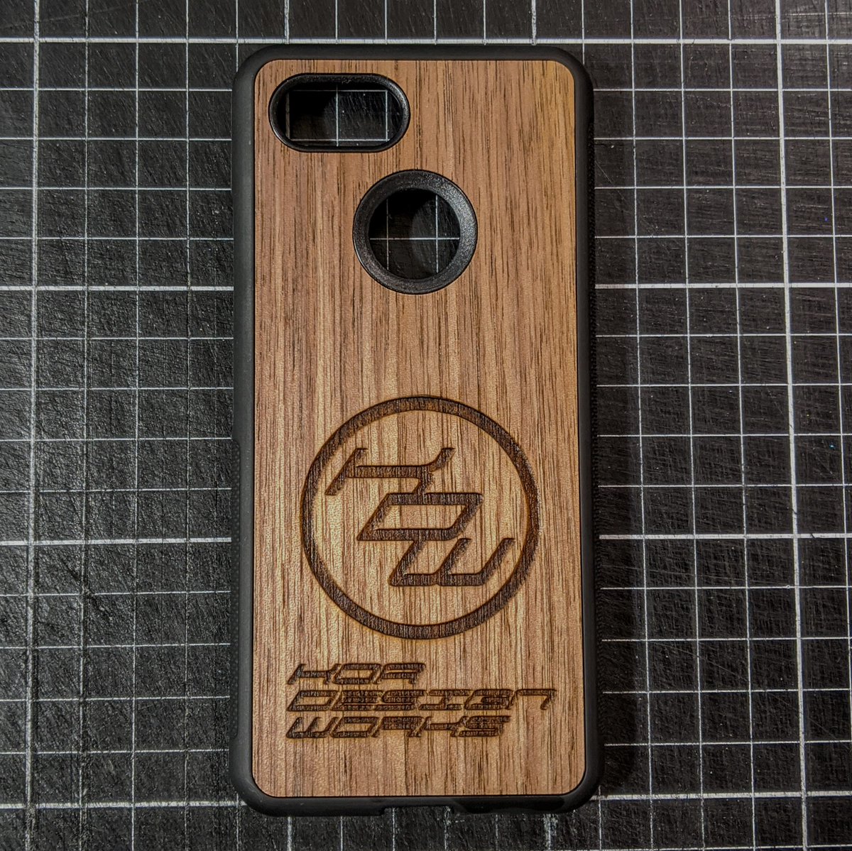 KOA7177's tweet photo. 裏が木のスマホケースが売ってたのでポチっと
本日到着したので早速レーザー彫刻
オリジナルスマホケース完成
#スマホケース
#KOADESIGNWORKS
#オリジナル https://t.co/wgvIGerh7h