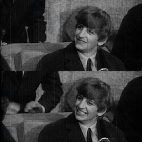 Mxcartney's tweet photo. (っ◔◡◔)っ ♥ Ringo cute smile associated to sweet love songs, a thread ♥ https://t.co/9itVPr8qt7