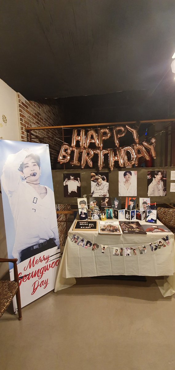 swbyswwest's tweet photo. #겨울에태어나_봄으로찾아온_너

강릉에 간 김에 강릉 컵홀더 카페를 들러 보았어요. 3층에 가득한 승우 사진과 시그랑 잡지 올려두신 덕분에 좋은 시간 보내고 왔습니다! 강릉에 홀더가 있을꺼라고는 생각도 못했는데 너무 감사했어요 https://t.co/KnRYi07mo1