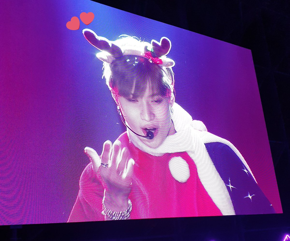 angelos_taemin's tweet photo. 팬미팅 오프닝 산타 탬 ver. 괴도 ㅜㅜㅜ https://t.co/AJb7JfXRpI