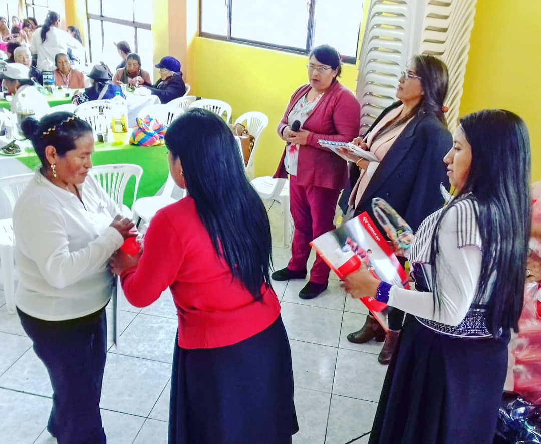 coopchibuleo's tweet photo. #SomosGrandes
📍#Machachi||La familia #Chibuleo visitó a la Asociación  de Diabéticos e Hipertensos del Hospital del sector y compartió sonrisas y bailes que quedaron plasmados en todos los presentes.
#SomosChibuleo #LaCooperativaDeLosEcuatorianos https://t.co/dqEa9Lq9kj