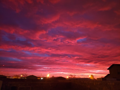 What a beautiful sunrise we are seeing, in the Sun City, on this Christmas Eve morning! 😍🎄
📸: Jessica Lemke-Martinez