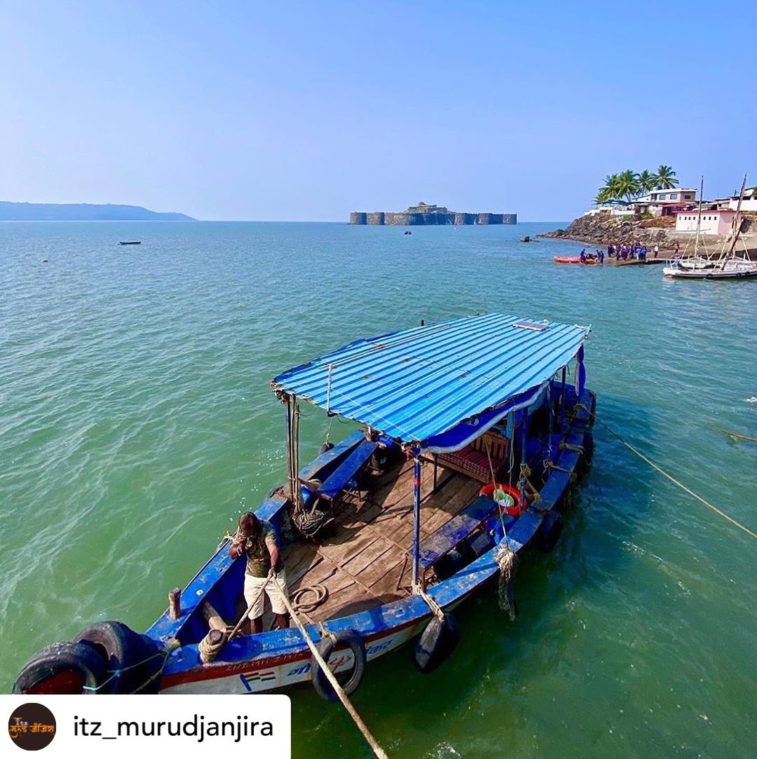 GSBeachResort's tweet photo. Get your family and friends on board and indulge into the adventurous experience of ferry rides. Explore the unexplored #Murud 🌊🌤
Book your stay at our beach facing villa now: Call: 021 44274078
#murud #muruddiaries #sailing #sailingadventure #maharashtratourism #weekendvibes https://t.co/3HWByEssLM
