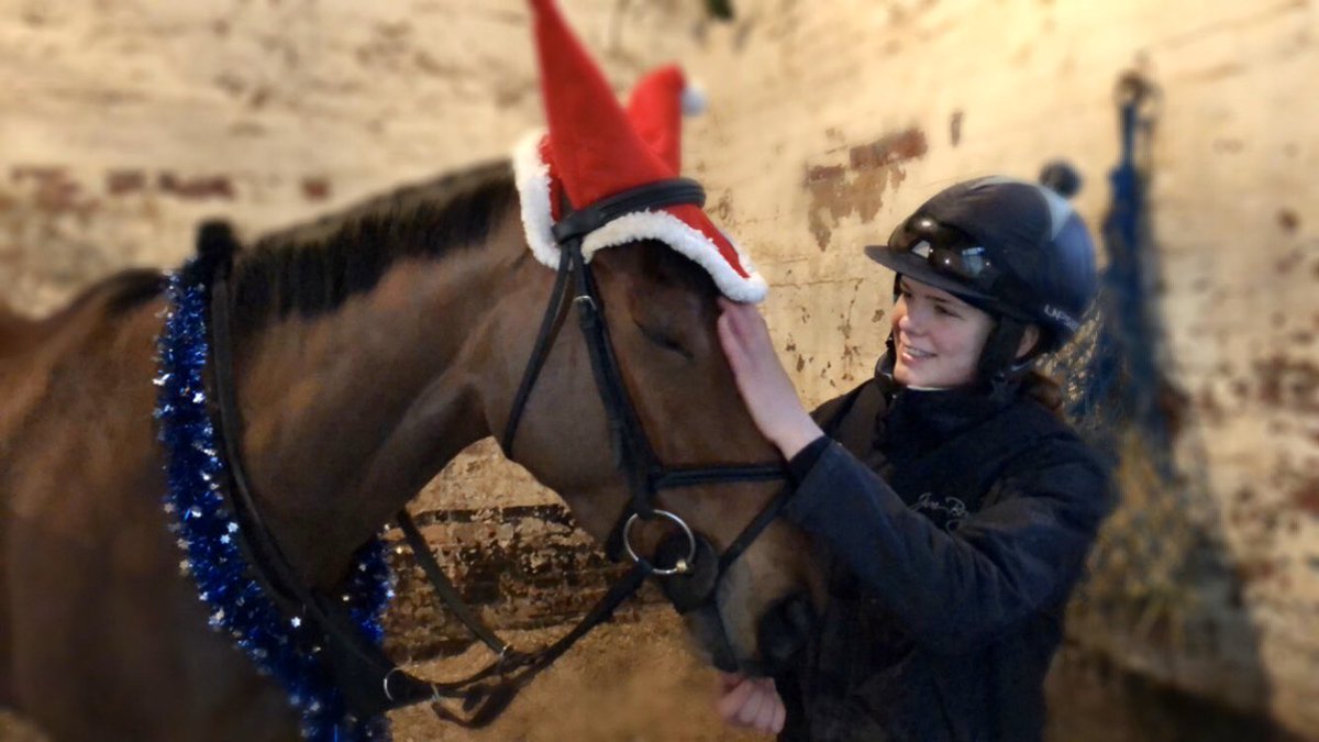 suzannahsteven1's tweet photo. Hateya, Fanny Chenal and Myself wish everyone a Merry Christmas! #hateya #fannychenal https://t.co/SuN1AkQoLj