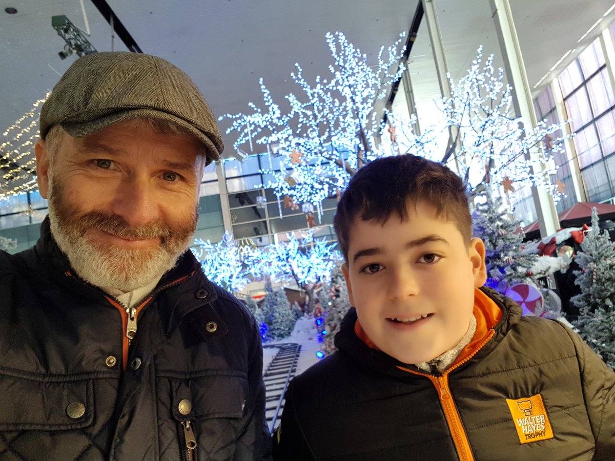 thejamesbeckett's tweet photo. #MiltonKeynes that's a wrap....
#Christmas 
#ChristmasEve 
#Fredster #FlatCap #HayesFever https://t.co/36wpH1wuDl