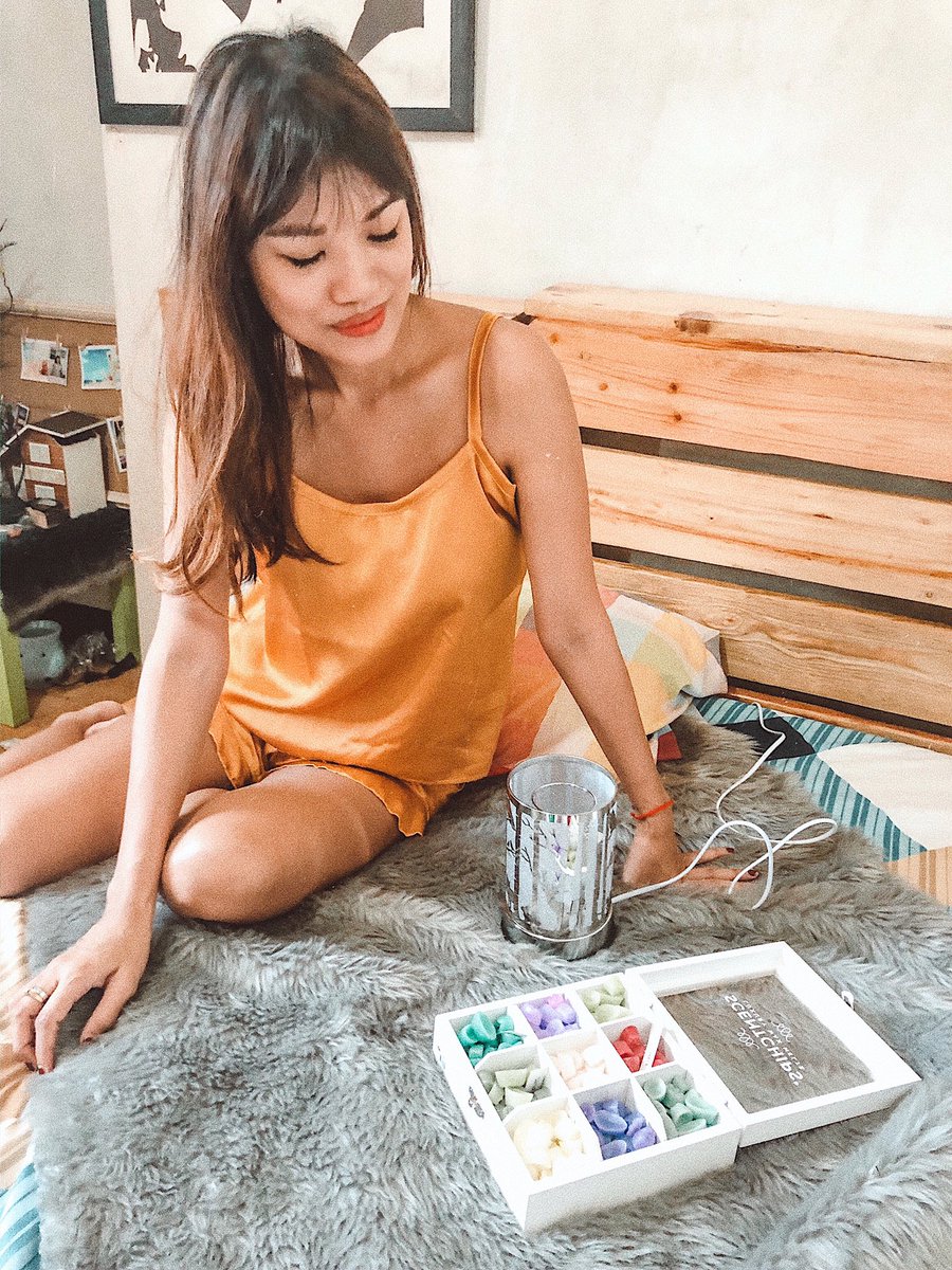 paxieness's tweet photo. Love my new #scentchips #scentchipsph touch lamp burner + melted wax chips! Nakaka relax and it helps me doze off easily. โค๏ธ Perfect gift this Christmas! ๐ https://t.co/3Wt942sJaD