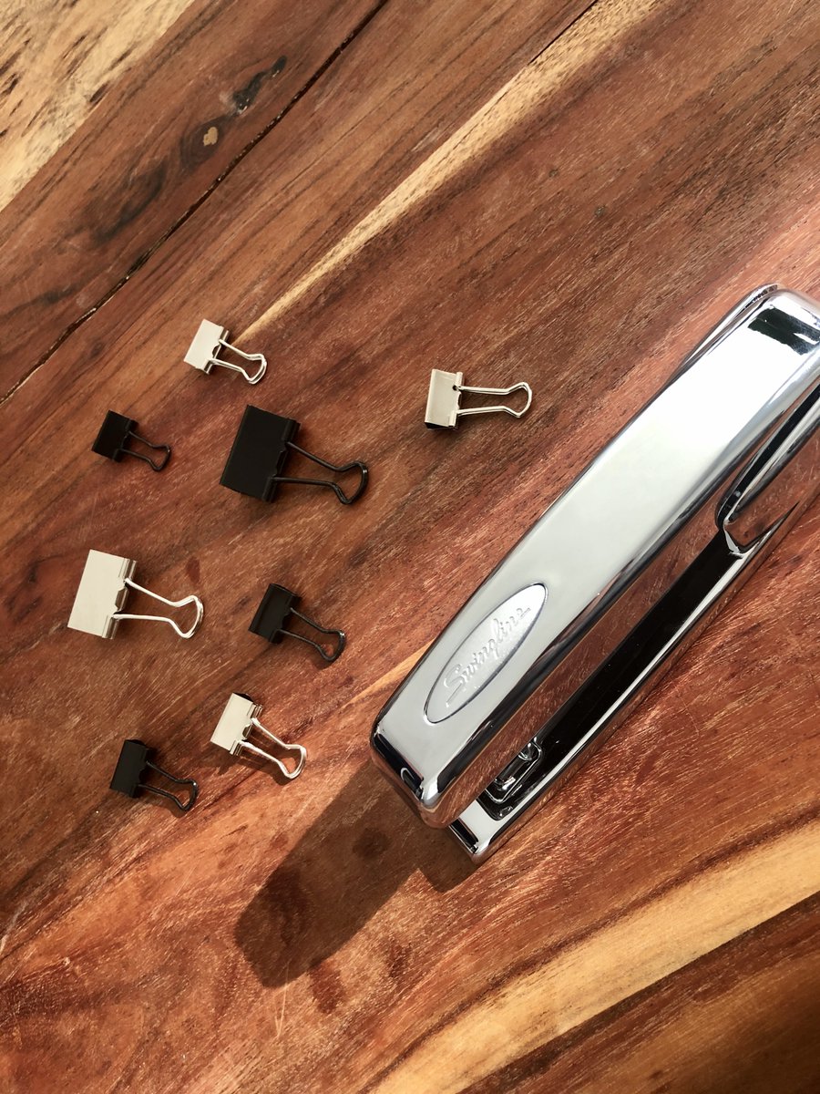 Add sparkle and shine to your holiday with a Swingline Stapler!  #swingline #swinglinestapler #stapler #officeproducts