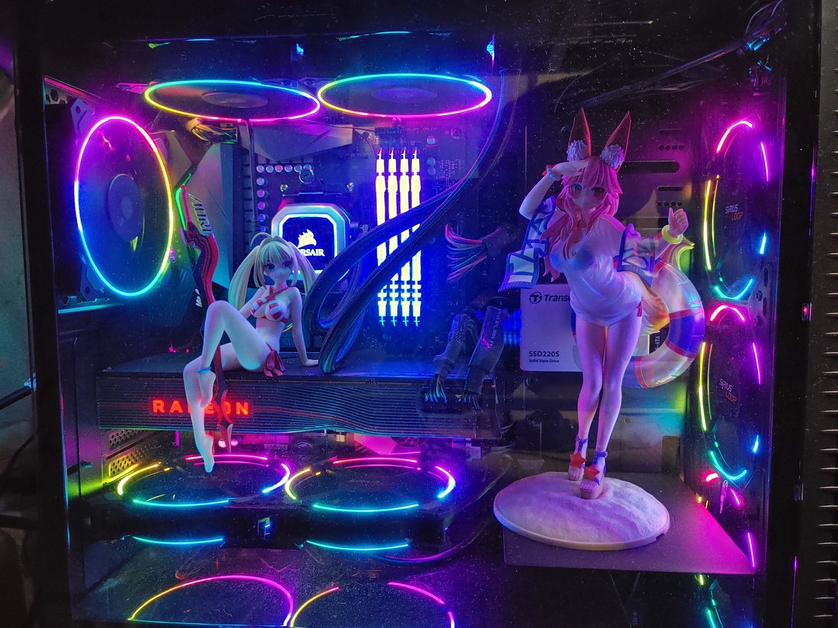 たかな Pcケースのフィギュア入れると熱で歪むとか言われたけど全然歪まないやん たかな Pcケースのフィギュア入れると熱で歪むとか言われたけど全然歪まないやん