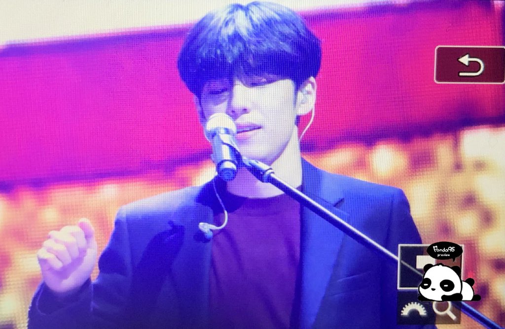 panda9593's tweet photo. 191224 The Present Pre.

#원필 #김원필 #Wonpil
#데이식스 #DAY6 https://t.co/dUWIBsX3xK
