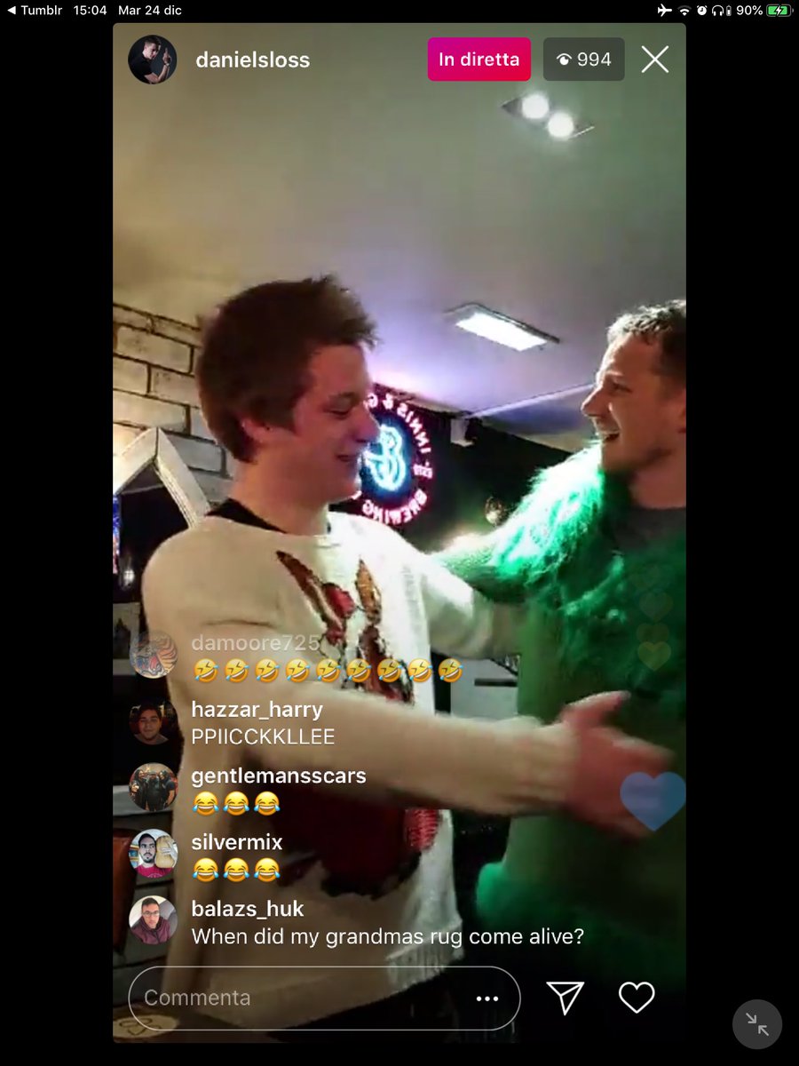 DKknitting's tweet photo. Also the hug BECAUSE IT’S CHRISTMAS AND I’M FULL OF CARBS AND HIGH ON SEROTONIN 💕💕💕 https://t.co/Bntx1BRRxR