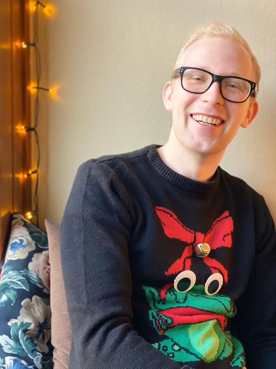 PhilipNeuhofer's tweet photo. Ich wünsche euch allen schöne Feiertage!✨
#mistletoad #Christmas https://t.co/YVI6toCYi1