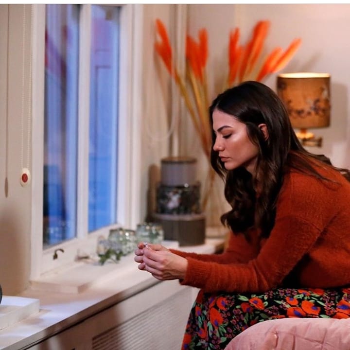 NurhanOCAK9's tweet photo. İki ayrı ev iki ayrı yaşam #DoğduğunEvKaderindir yarın akşam @tv8'de başlıyor @dmtzdmr @ibrahimcelikkol @dogdugunev @cagribayrak1980 @OgmPictures 🙏🌟👌 https://t.co/qRXmMEg96q