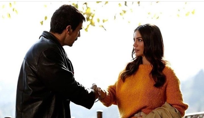 NurhanOCAK9's tweet photo. İki ayrı ev iki ayrı yaşam #DoğduğunEvKaderindir yarın akşam @tv8'de başlıyor @dmtzdmr @ibrahimcelikkol @dogdugunev @cagribayrak1980 @OgmPictures 🙏🌟👌 https://t.co/qRXmMEg96q