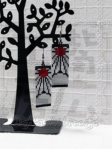 はしびろ工房 先日作ったイヤリングを折角なのでセットで作ったら お友達が着けてくれました ピアスにすると丁度長さが良い感じかな ビーズアクセサリー ビーズステッチ ビーズ織り 鬼滅の刃 竈門炭治郎 竈門炭治郎のイヤリング T Co