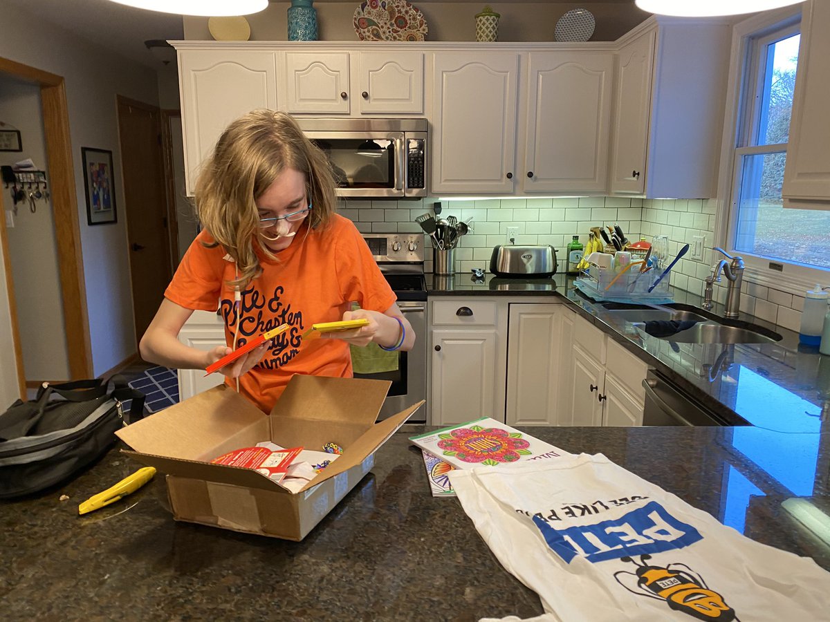 SuzanneRBissell's tweet photo. Thank you @julie_klocke and #TeamPete Ankeny Squad for sending this Joy to @VoiceofBridg! This is what Team Pete is all about. Can you imagine kindness like this spreading across our country with Pete as President?! We ❤️you guys!! @ @SeanManning_ @PeteButtigieg @Chas10Buttigieg https://t.co/EOSV4gpyXZ