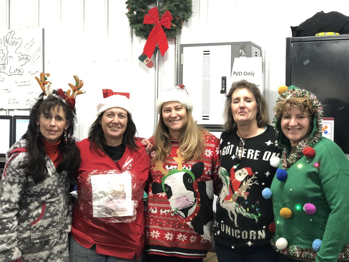 UPSEnglewood's tweet photo. Tons of #PeakSmiles in Englewood today for the last day of Peak Season!!! Thanks to a great group of employees who kept high spirits and high standards of excellence, for an excellent and successful Peak Season! #PreloadProud #UPSfamily @DesertMTUPSers @UPSers @ExperienceUPS https://t.co/gb4n06NEaf