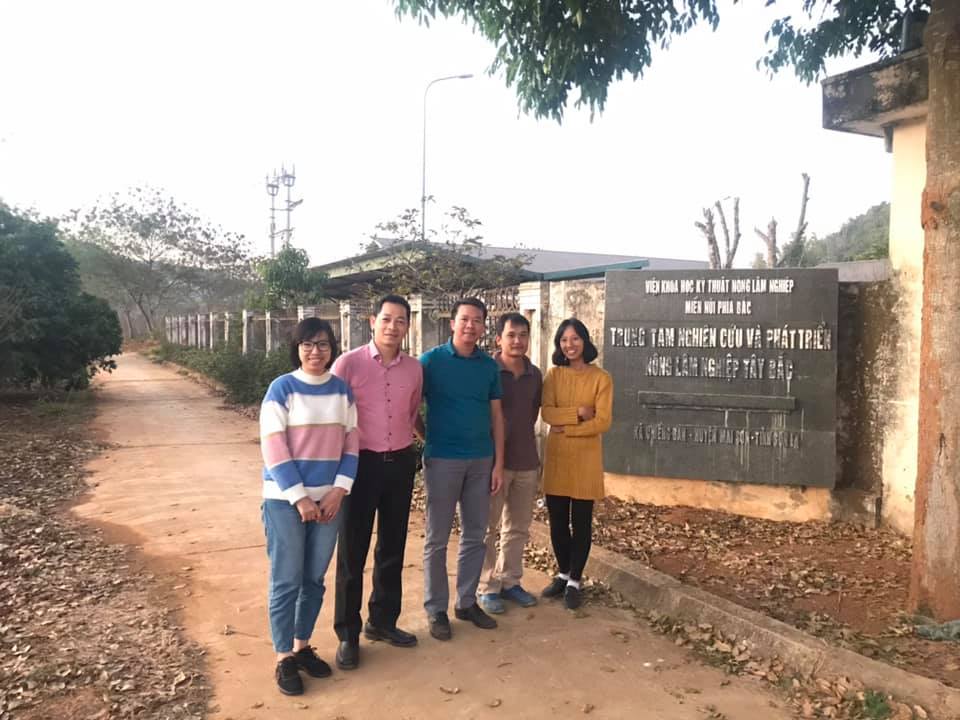 Hung_NguyenV's tweet photo. We are in @SonLa province 🇻🇳 to plan the upcoming household survey #RHoMIS of #Livestock CRP Vietnam program with #NOMAFSI research center.
Merry Christmas and Happy New Year 2020 to ALL! 
@ILRI @Livestock_CGIAR @CIAT_Asia @SLU
@ICRAF @isabaltenweck @EJanePoole @peterballantyne https://t.co/sCnD1aoh3T